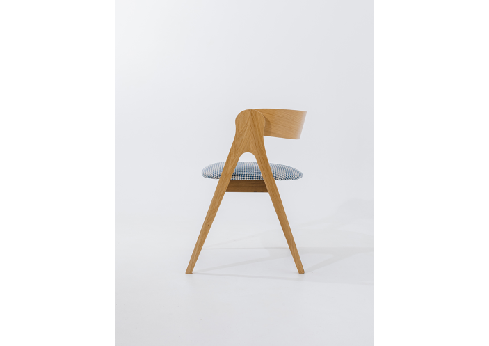 maso-chair-natural-oak-kenia-1-copy_1761306395-4ad8d131c35f796289918539b515beb3.jpg
