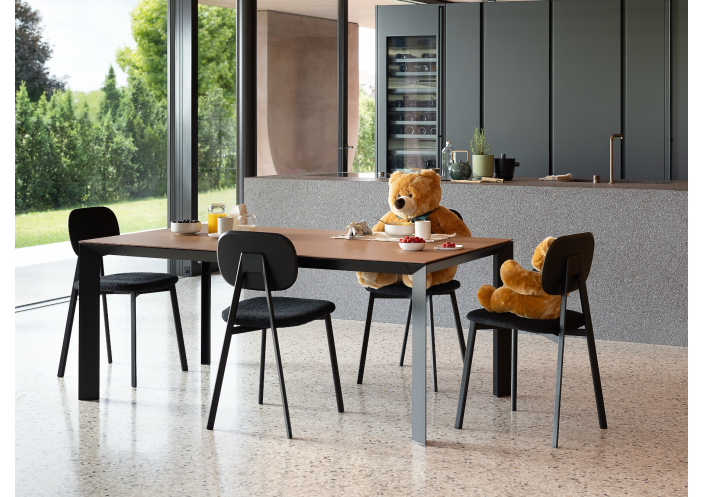 pointhouse-diamante-stalas-ease-baldai-13_1791813946-d7cae459b773876842620a4dca2975ed.jpg