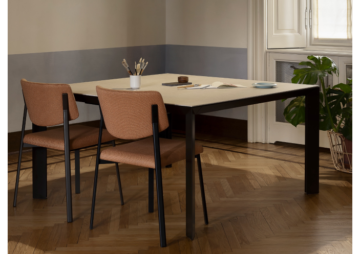 pointhouse-diamante-stalas-ease-baldai-3_1791813949-8f41b124cbaf7be8aab82631d6e01fad.jpg