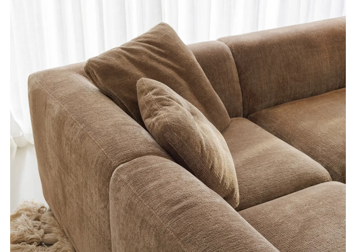 sofa-annie-sits-1_1784816566-adcd9517d66bf0a487dc4bb64d74b726.jpg