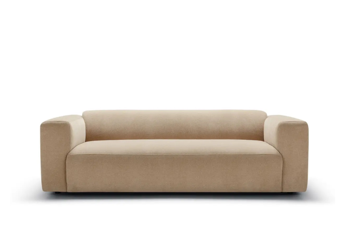 sofa-annie-sits-3_1784816566-096fb5fa8c923945d83829db3332a32c.jpg